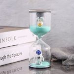 Décoration astronaute : sablier coloré en verre
