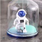 Astronaute coloré : sablier moderne pour la chambre