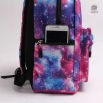 Accessoire de voyage sur le thème astral avec design nébuleux