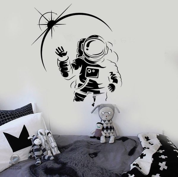 sticker-mural-astronaute-en-vinyle-1 Sticker mural représentant un astronaute pour décoration intérieure