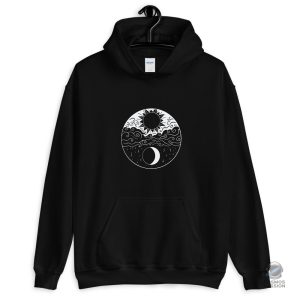 Sweat à capuche avec design soleil et lune