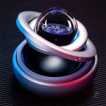 Système solaire en miniature dans un globe décoratif