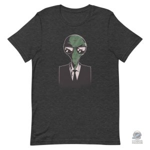 T-Shirt avec motif extraterrestre en tenue élégante