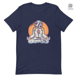 T-shirt espace avec motif d'astronaute méditant