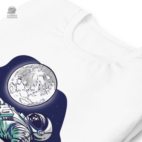 T-shirt graphique astronaute sur fond lunaire