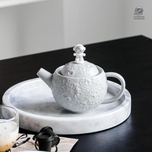 Théière originale, design lunaire pour les amateurs de thé et d'astronomie
