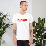 T-shirt NASA Worm, idéal pour un look quotidien aventurier