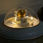Veilleuse design OVNI pour éveiller la curiosité des petits explorateurs