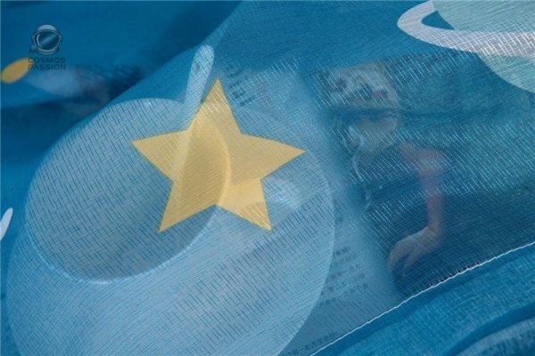 Drapé de voilage étoilé pour une ambiance magique
